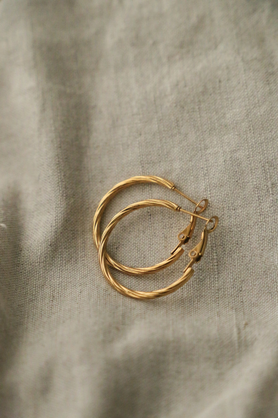 Demure Hoops