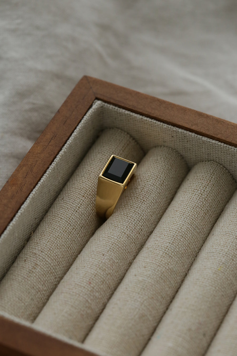 Sombre Ring