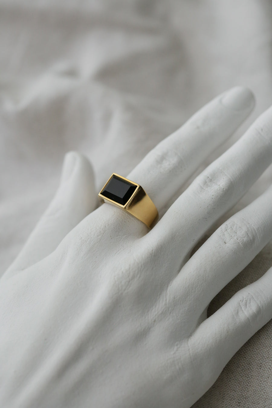 Sombre Ring