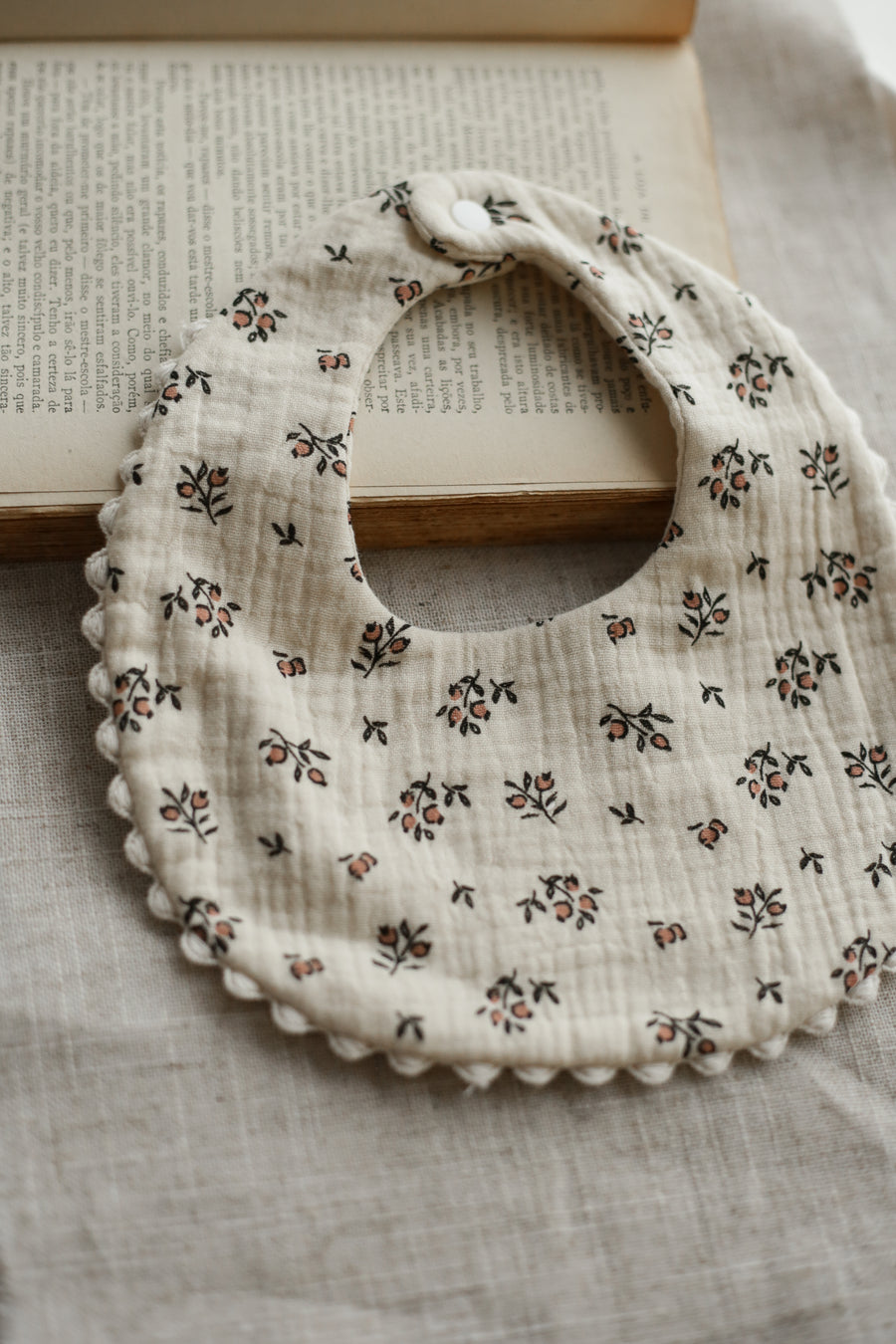Muslin Bib - Vintage Roses