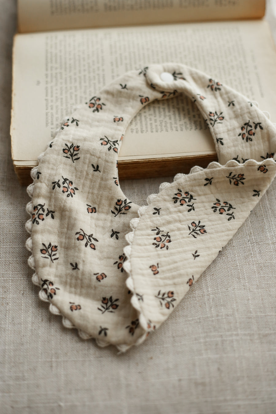 Muslin Bib - Vintage Roses