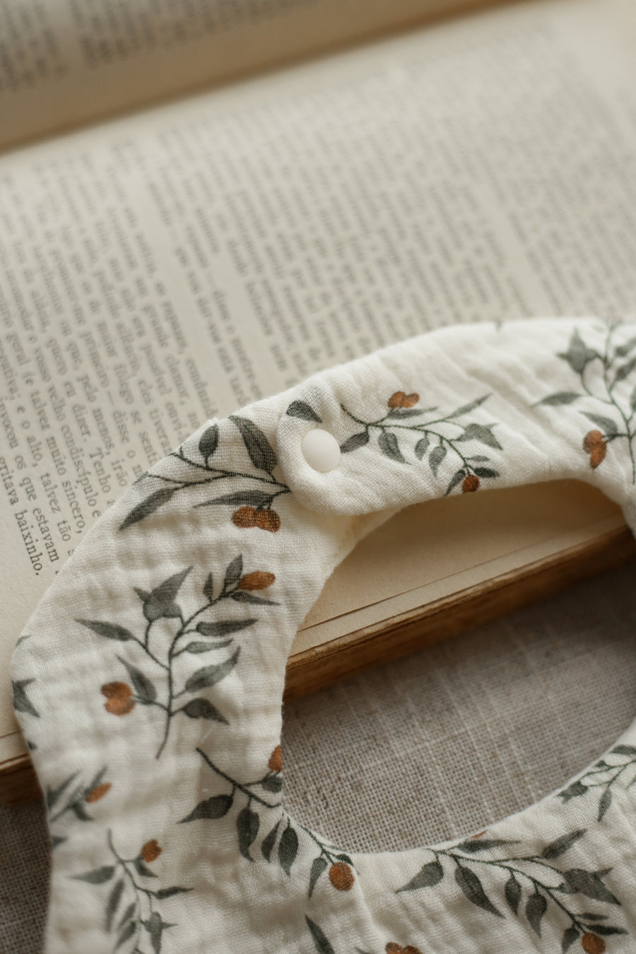 Olive Muslin Set - Bib & Swaddle