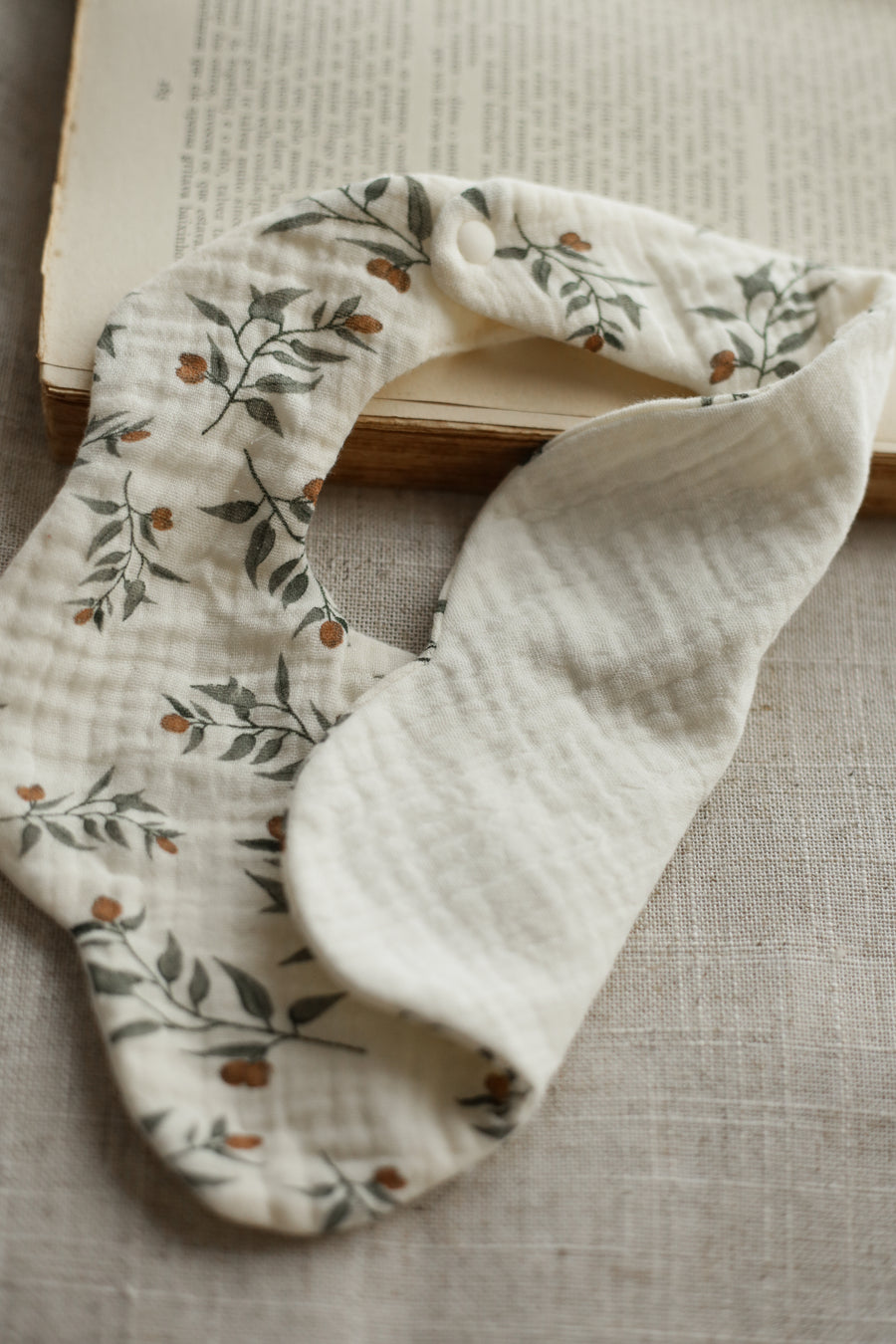 Olive Muslin Set - Bib & Swaddle