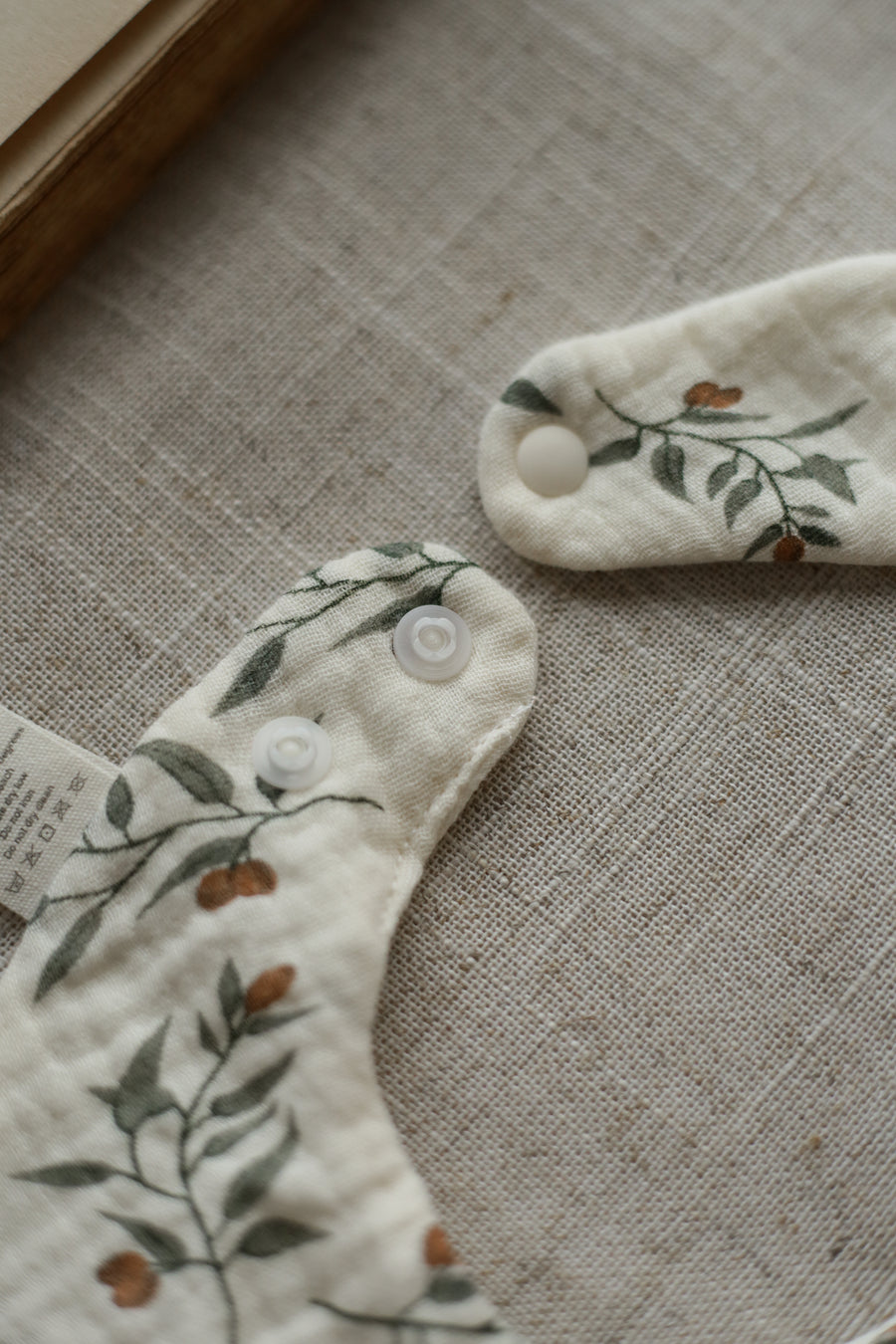 Olive Muslin Set - Bib & Swaddle