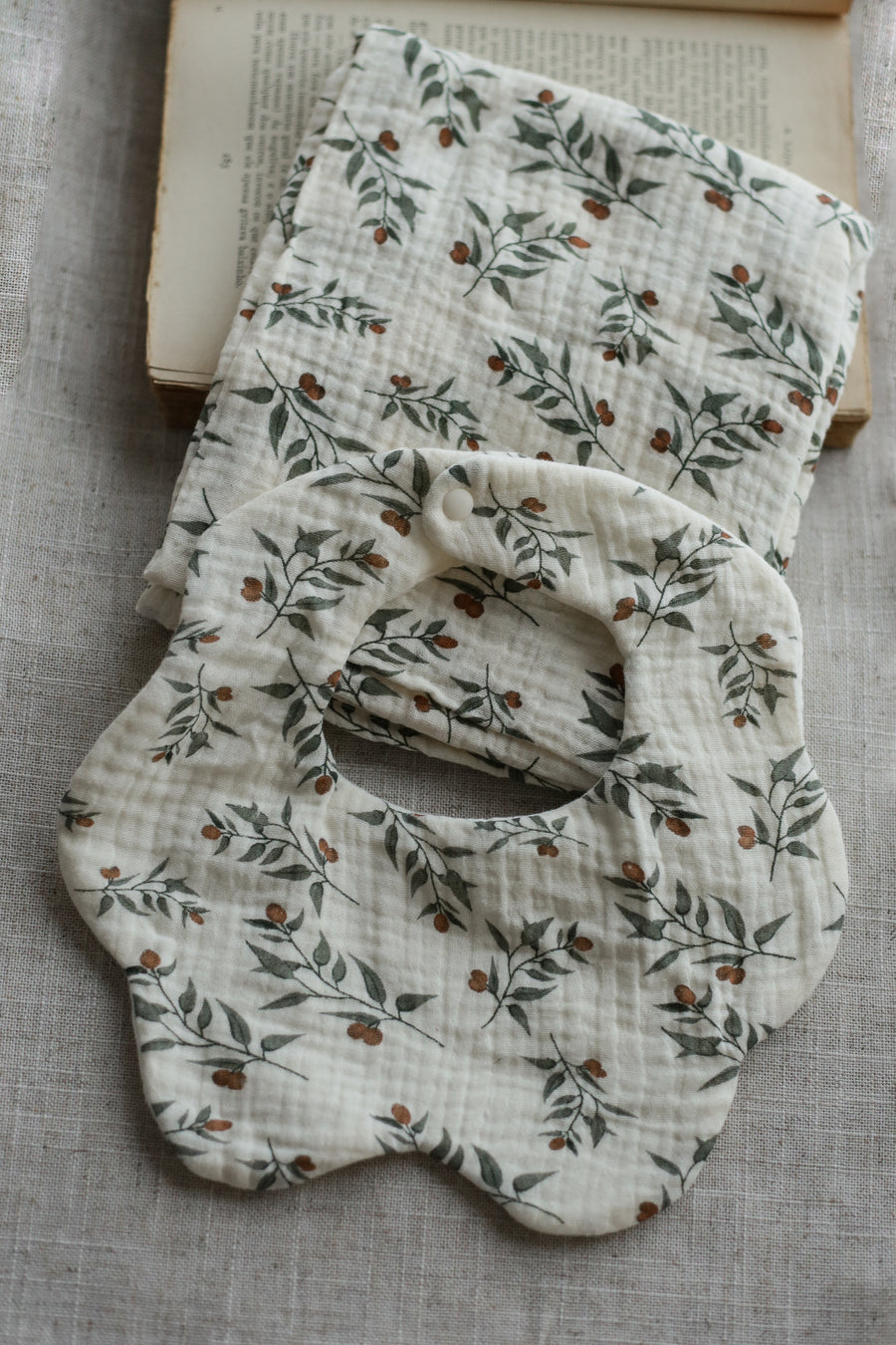 Olive Muslin Set - Bib & Swaddle