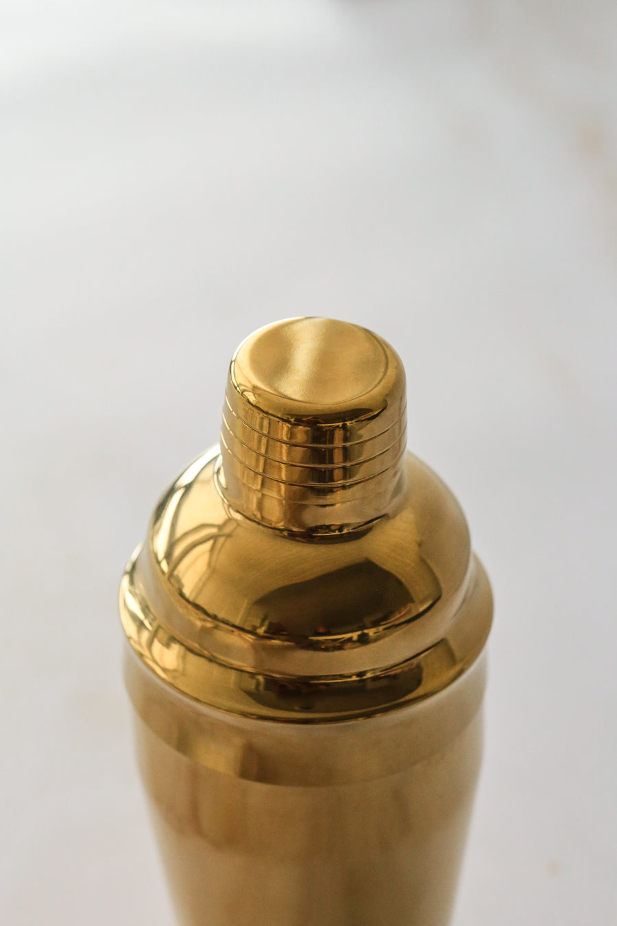 Shaker à cocktail doré