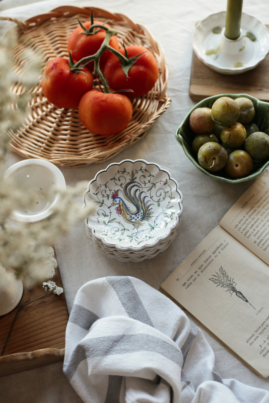 Round Wicker Tray