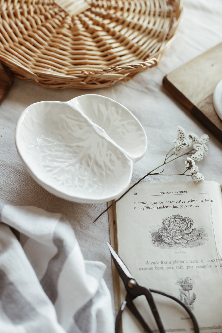 Round Wicker Tray